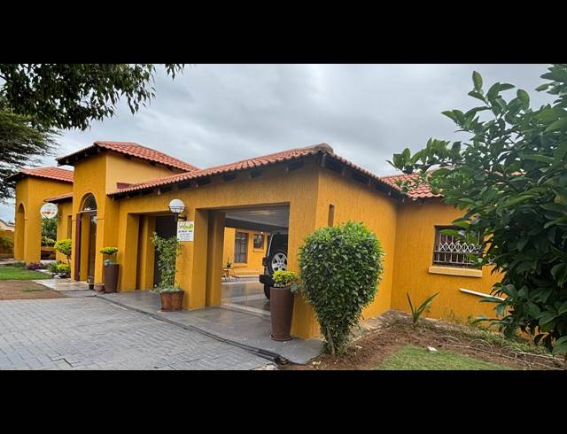 340M² GUESTHOUSE FOR SALE IN RUSTENBURG RURAL